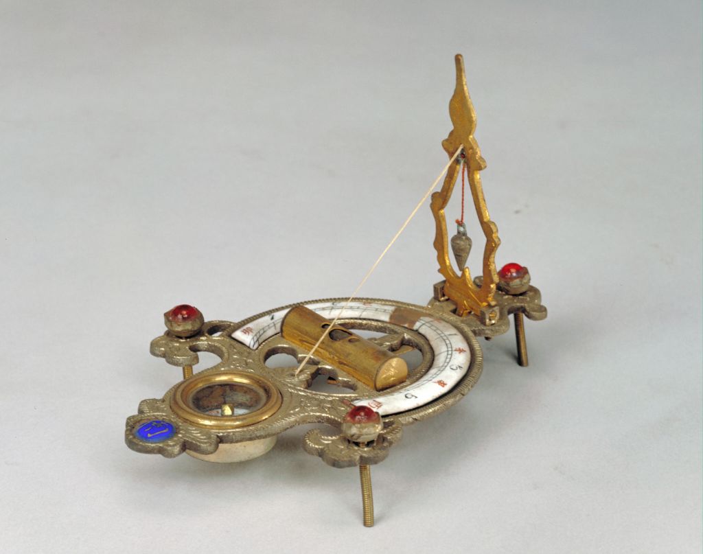 图片[1]-Vertical horizontal sundial with enamel band-China Archive